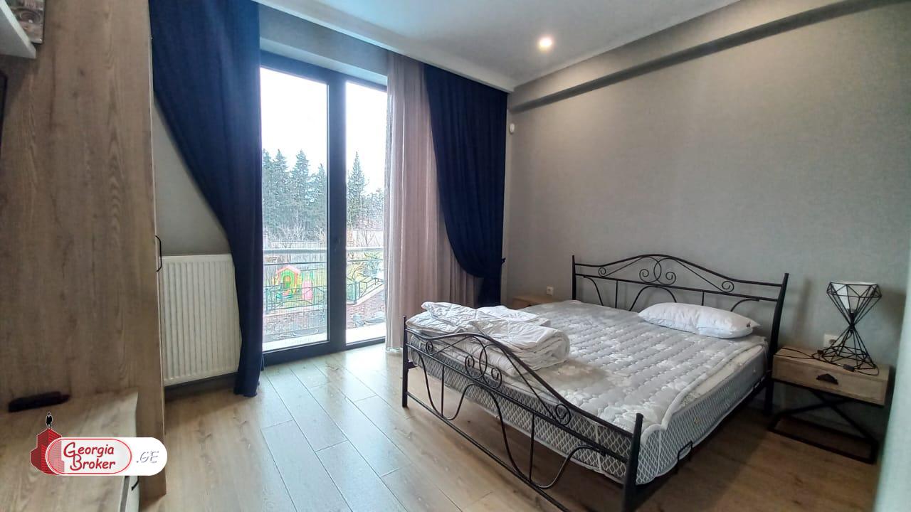 იყიდება ახალი გარემონტებული 12 ოთახიანი სახლი ქოშიგორაზე